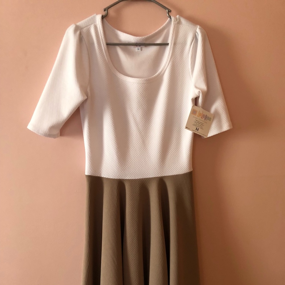 Medium LulaRoe Nicole